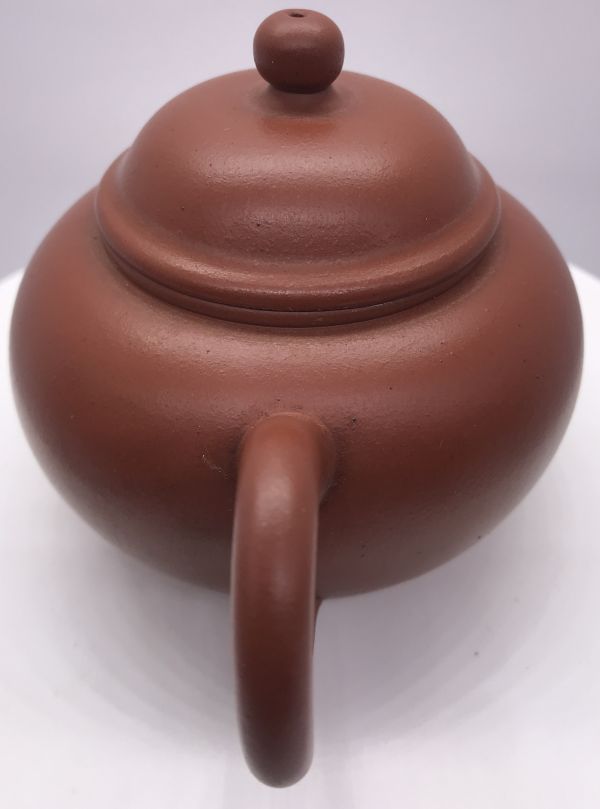 1985年標準壺(8杯)(紅土)(作者:高海庚) 
