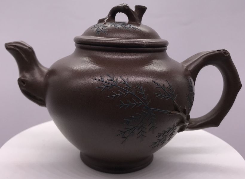 1980年(中型)松報春壺(作者:徐莉紅)(紫砂) 