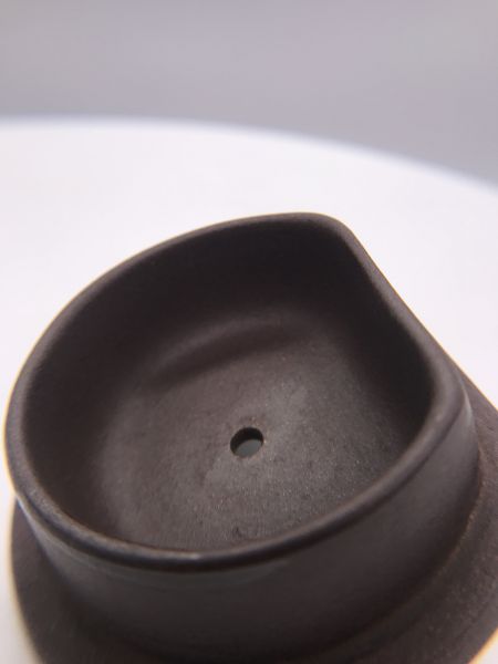 1982年碧泉(紫砂)(作者:荊溪于)1982年碧泉(內紫外紅)(作者:高志娟)不拆賣 