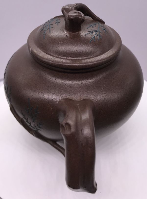 1980年(中型)松報春壺(作者:徐莉紅)(紫砂) 