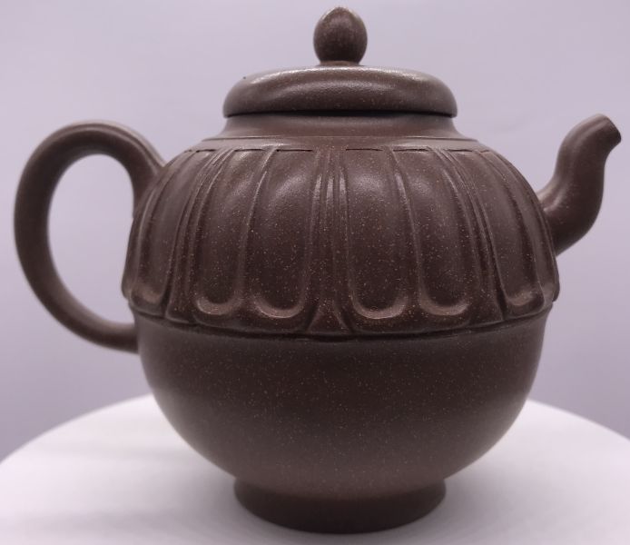 1980年繡球如意壺(作者:中國宜興)(紫砂容砂) 