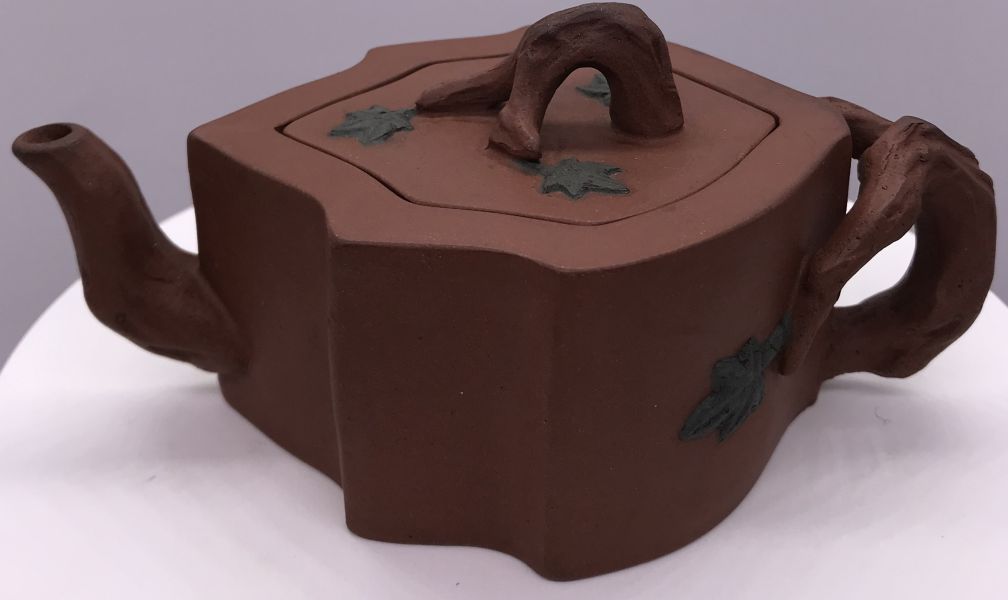 1990年楓段壺(紫砂清水泥)(作者:洪志美) 