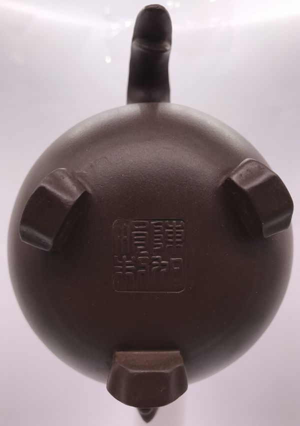 1985年天雞壺(高級紫砂+綠泥珠點)(作者:陳旭娟) 