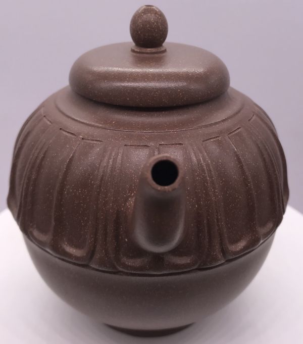 1980年繡球如意壺(作者:中國宜興)(紫砂容砂) 