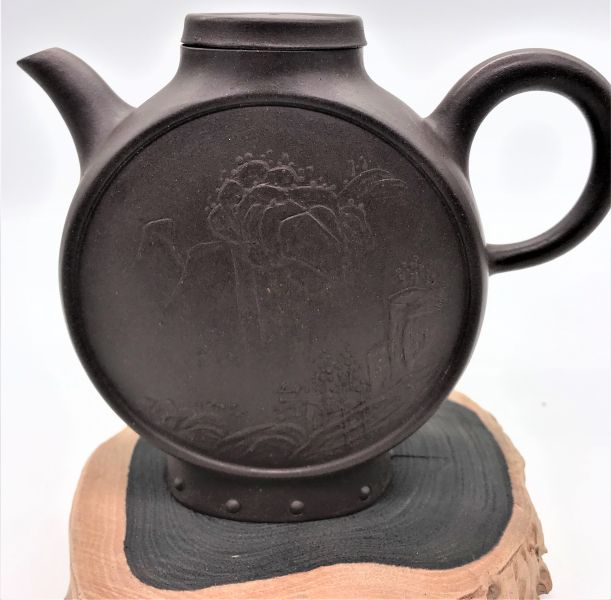 民國初年月中景紫砂茶壺 