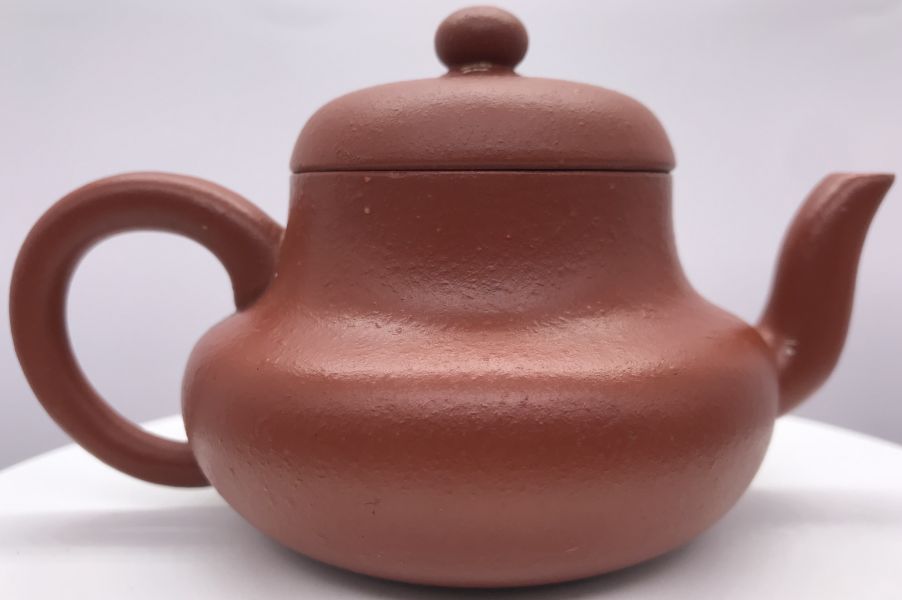 1992年矮恩亭壺(容殺朱泥)(作者:王春齋) 