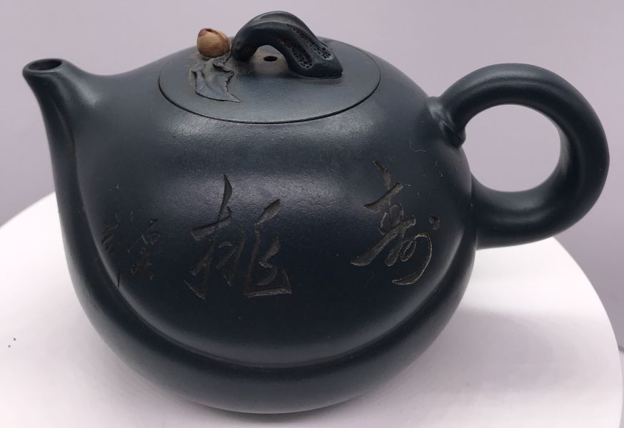 1990年綠泥壽桃壺 