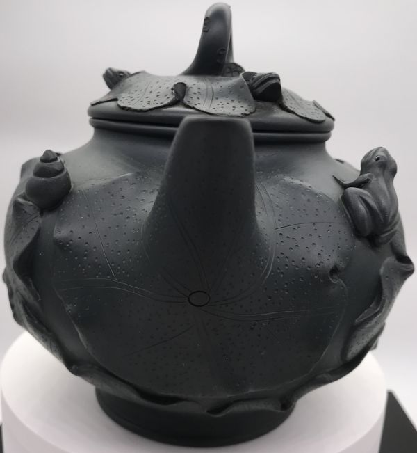 1990年荷葉青蛙報春茶壺 