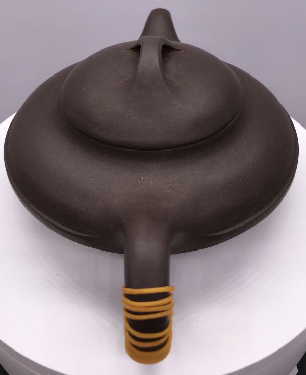 1982年線圓壺(作者:荊溪方製)(紫砂) 