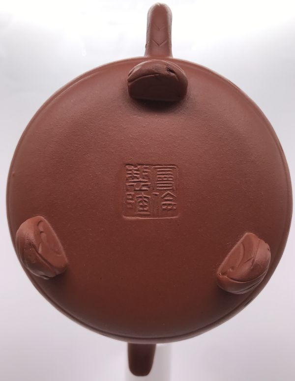 1970年三角雲散壺(紅土)(作者:謝曼倫) 