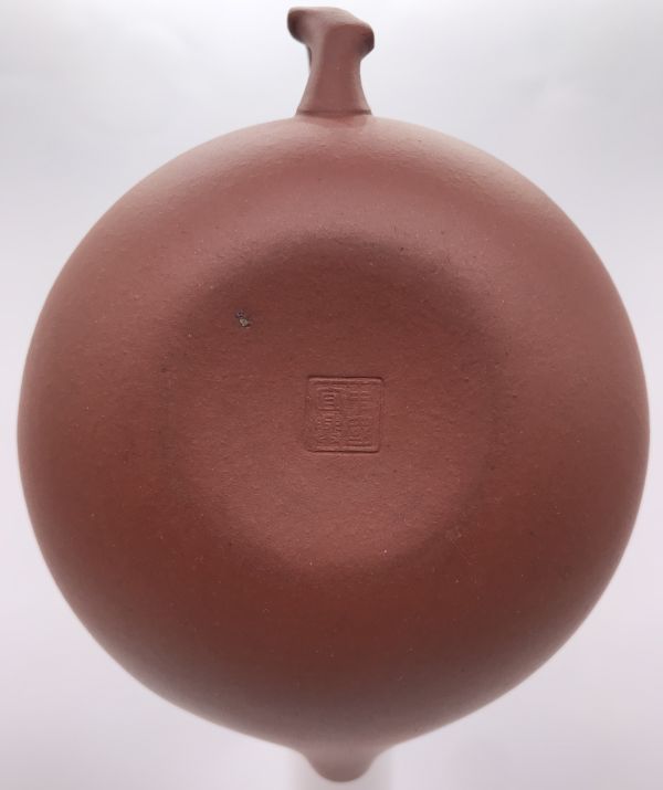 1970年羅漢壺(紅紫砂)(作者:中國宜興) 