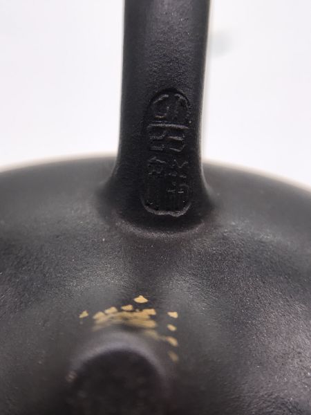 1990年三角吉祥獸茶壺 