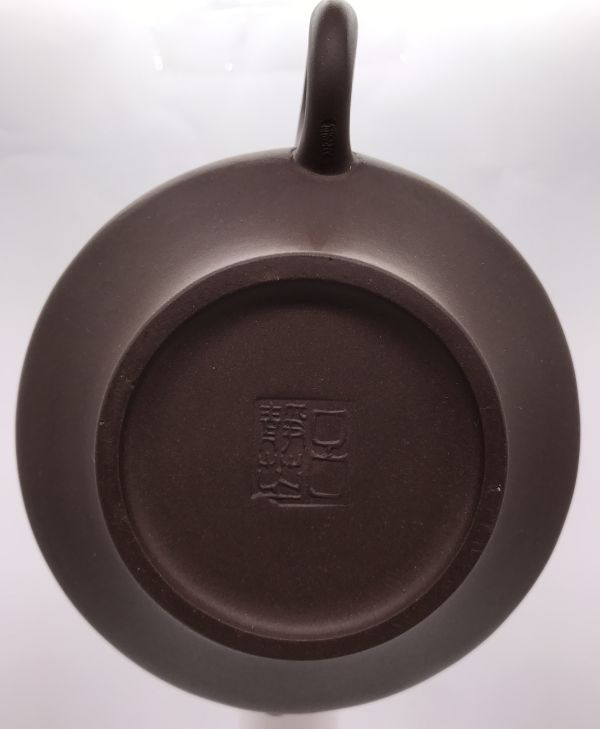 1990年後扁燈壺(紫砂)(作者:呂靜芷) 