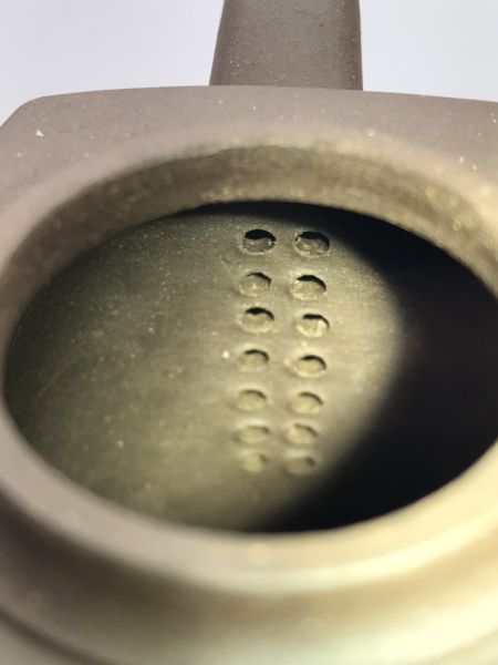 1982年82小品四方水壺(紫砂)(作者:黃秉英) 