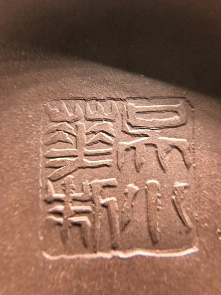 1980年玉笠壺(紫砂)(作者:吳小華) 