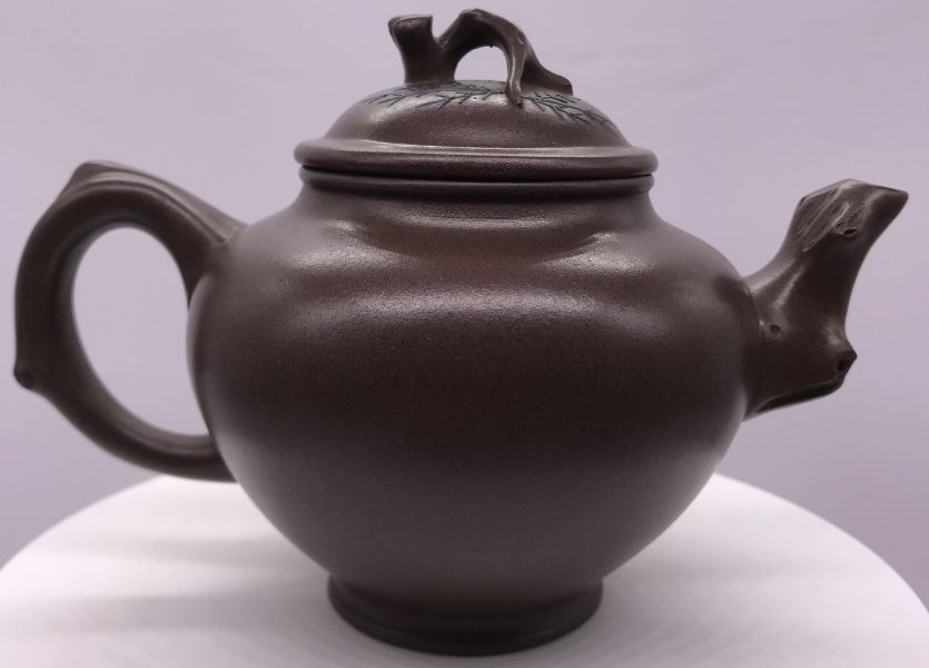 1980年(中型)松報春壺(作者:徐莉紅)(紫砂) 