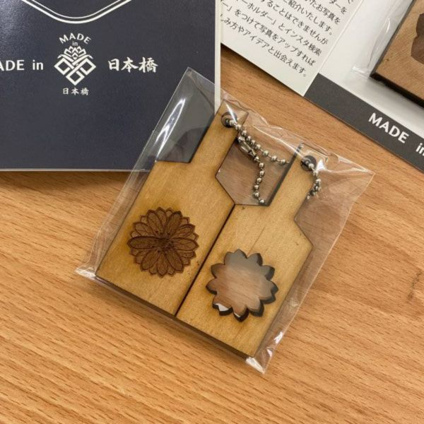 MADE IN 日本橋！ 花型木製鑰匙圈 