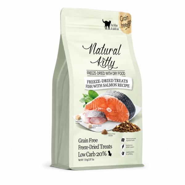 Natural Kitty自然小貓低碳無榖凍乾貓飼料 四款全齡貓無穀配方以高蛋白乾糧搭配肉類與蔬果凍乾,兼顧日常適口性、腸胃與皮毛營養。