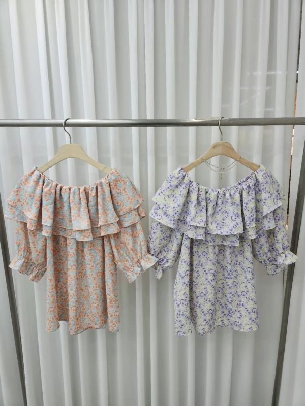 一字領荷葉花花衣 韓國 東大門 花花 飽和 百搭