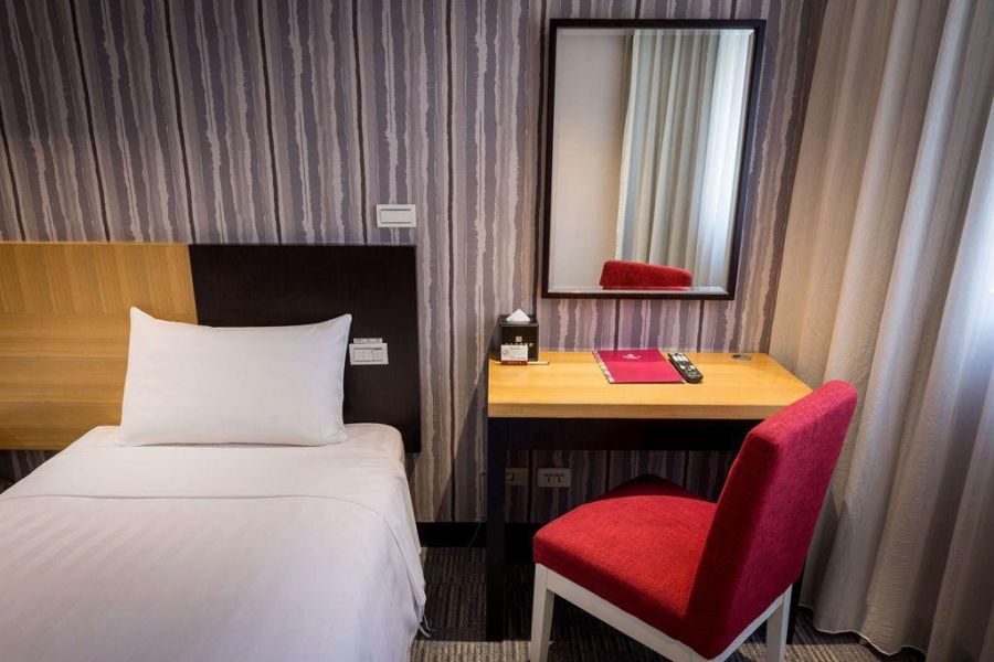 Hotel B Taipei walk about 2 mins to Red Space.  5(N)The lowest price about USD$575 