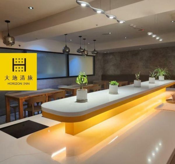 Horizon Inn Taipei walk about 2 mins to Red Space. 4(N)The lowest price about USD$410 