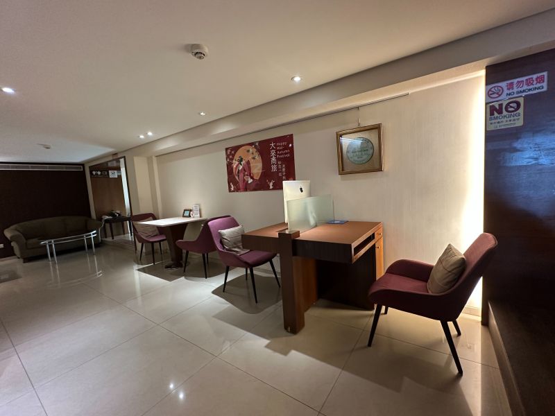 Delight Hotel walk about 10 mins to Red Space 4(N)The lowest price about USD$319 