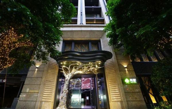 Artree HTL by taxi about 3 min to  Red Space, 4(N) The lowest price about us$640 