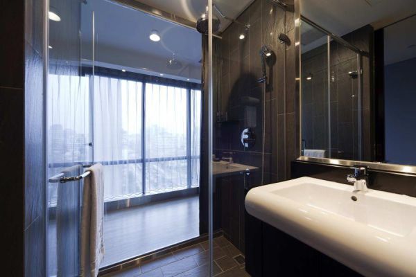 FX Hotel Taipei Nanjing  walk about 10 mins to Red Space 4(N)The lowest price about USD$386 
