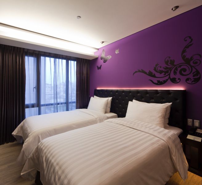 FX Hotel Taipei Nanjing  walk about 10 mins to Red Space 4(N)The lowest price about USD$433 