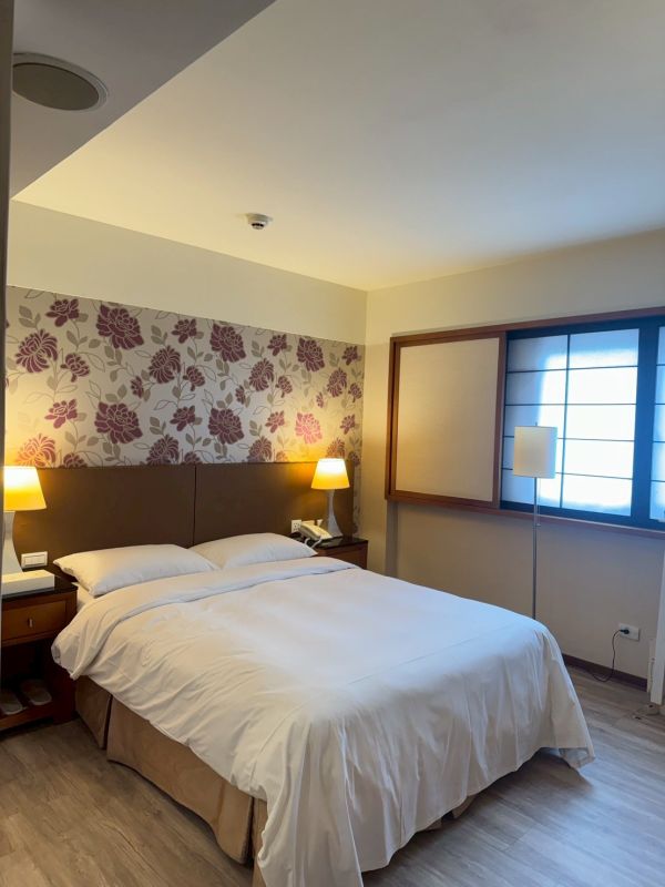 Delight Hotel walk about 10 mins to Red Space 4(N)The lowest price about USD$319 