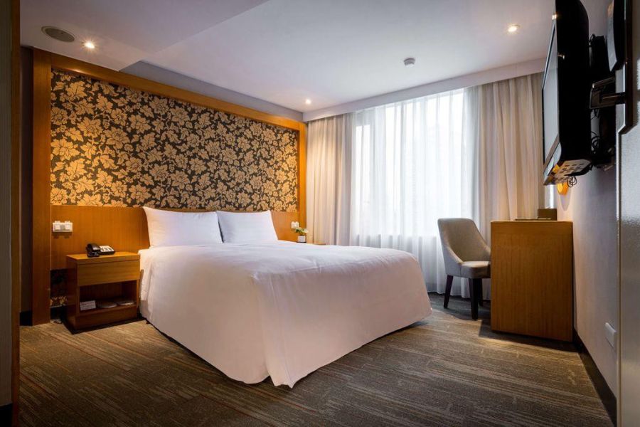 Hotel B Taipei walk about 2 mins to Red Space.  5(N)The lowest price about USD$575 