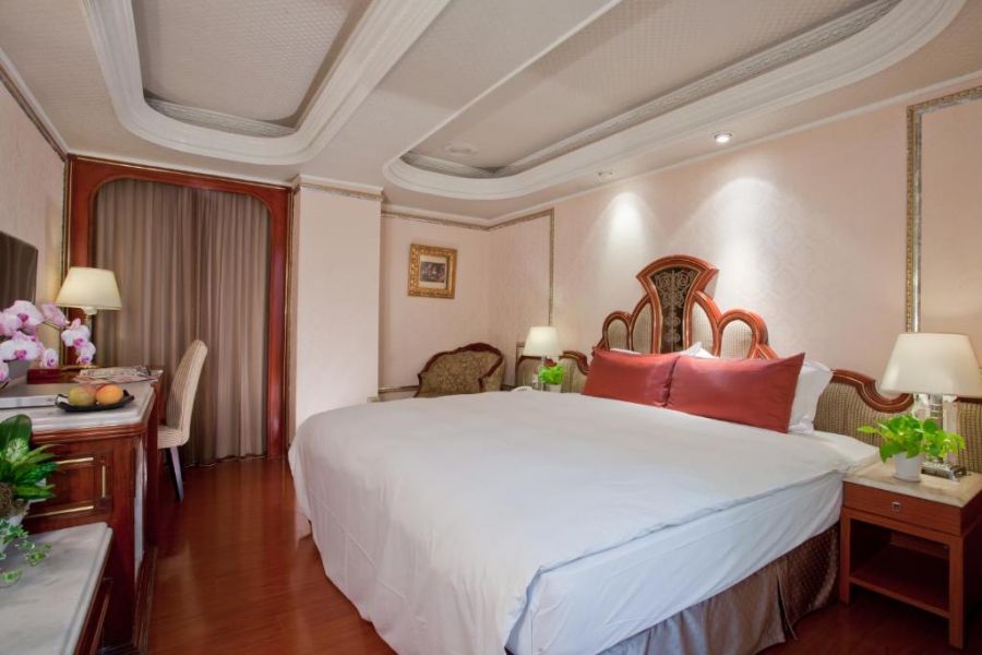 Happiness Hotel walk about 5 mins  to Asia Poker Venue Jianguo,3(N) The lowest price about USD$278 
