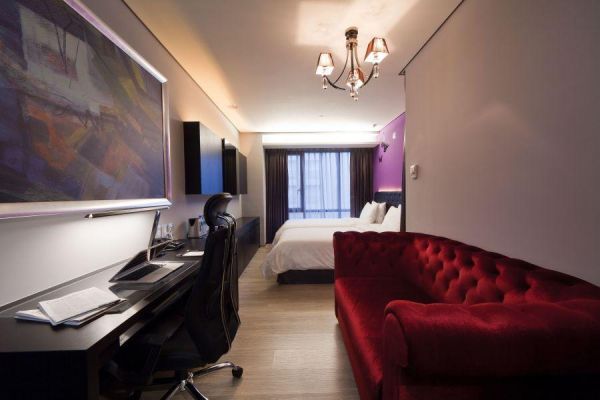 FX Hotel Taipei Nanjing  walk about 10 mins to Red Space 4(N)The lowest price about USD$386 