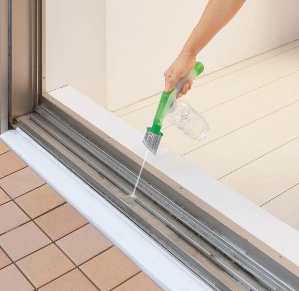 Cogit 噴射水壓清潔刷 Cogit, 清潔刷, 水壓清潔, 窗框清潔, 縫隙清潔, 寶特瓶清潔工具, 家事清潔, 日本家居用品, 細部刷具