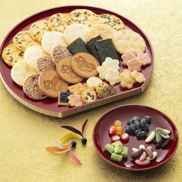 小倉山莊 干支福筒箱 (袋裝 23入/小箱 35入/筒箱 43入) 小倉山莊, 干支福系列, 日本禮盒, 京都名產, 新年禮盒, 生肖禮盒, 綜合仙貝, 日本伴手禮, 年節送禮, 節慶禮盒, 京都點心, 限定禮盒, 吉祥禮盒, 企業贈禮