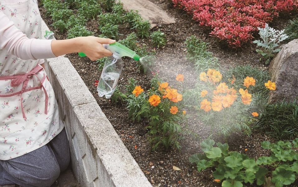 Cogit 噴射水壓清潔刷 Cogit, 清潔刷, 水壓清潔, 窗框清潔, 縫隙清潔, 寶特瓶清潔工具, 家事清潔, 日本家居用品, 細部刷具