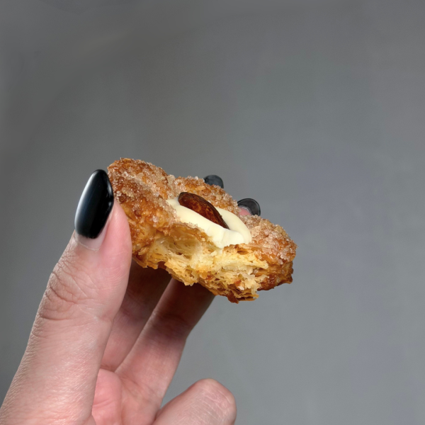 薰Sabrina 法國小旅行花型餅乾 禮盒 (6入/8入/12入) 菊廼舎,冨貴寄,日本和菓子,東京伴手禮,鐵盒餅乾,日本禮盒,馬年限定,富士山禮盒,新年禮盒,年節伴手禮,金平糖,日本名產