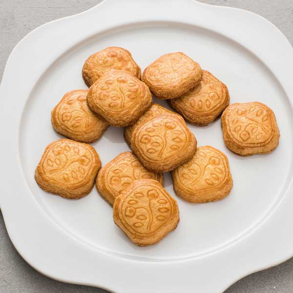 資生堂パーラー 花椿鐵盒餅乾（24枚/48枚） 資生堂パーラー, 花椿餅乾, 日本餅乾, 昭和復刻, 奶油餅乾, 日本禮盒, 伴手禮, 鐵盒餅乾, 洋菓子, 新年禮盒, 企業採購, 日本甜點, 下午茶餅乾, 禮盒推薦