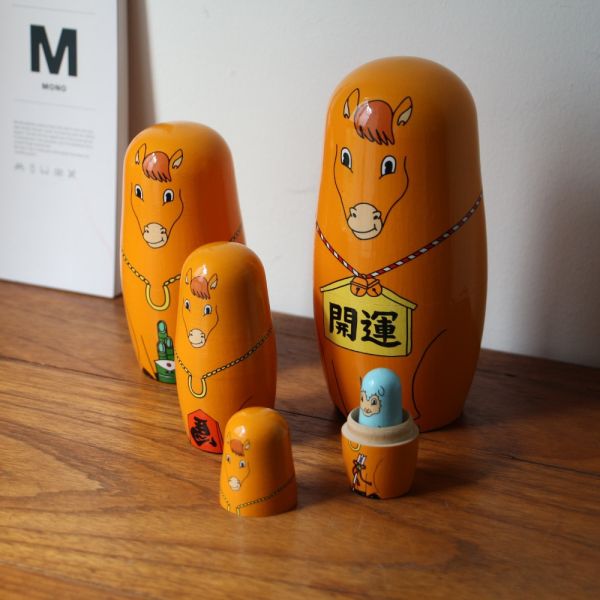 MIDORI KOMATSU 2026午年限定馬造型套娃 午年,馬造型套娃,日本干支,新年擺飾,MIDORI KOMATSU,日本文創,DETAIL INC,開運禮物,交換禮物,日本限定