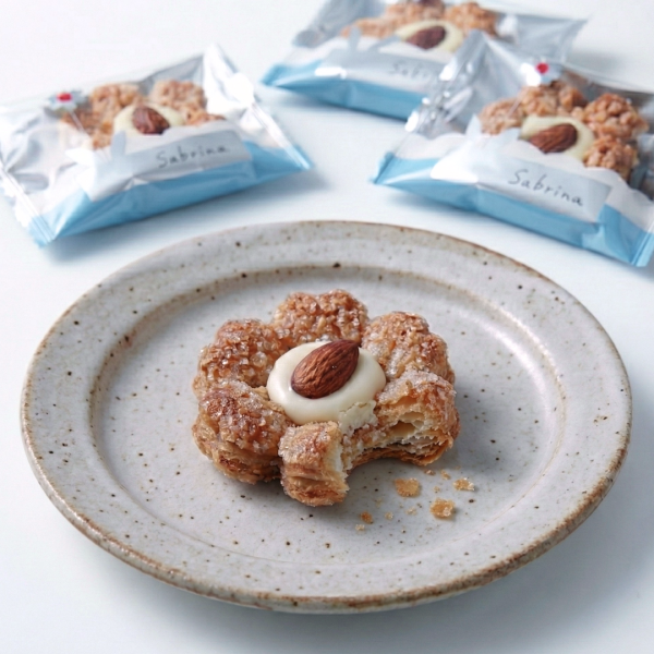 薰Sabrina 法國小旅行花型餅乾 禮盒 (6入/8入/12入) 菊廼舎,冨貴寄,日本和菓子,東京伴手禮,鐵盒餅乾,日本禮盒,馬年限定,富士山禮盒,新年禮盒,年節伴手禮,金平糖,日本名產