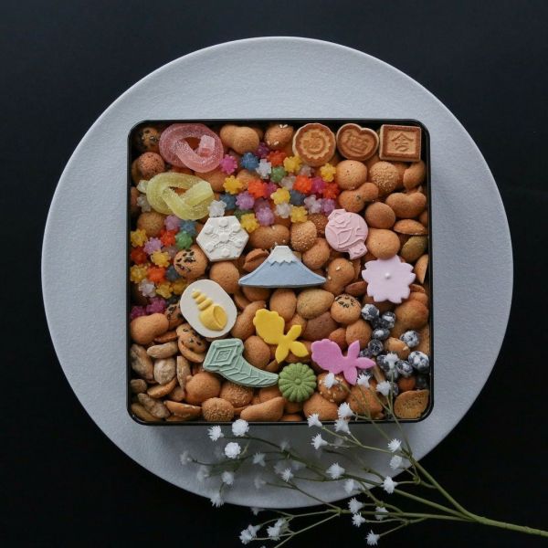 銀座 菊廼舎 鐵盒餅乾禮盒 (馬年限定 170g/富士山 180g/鯛魚 70g/冬季限定 流星 70g/特選小禮盒 340g/馬年限定 170g＋富士山 180g/馬年限定 170g＋特選禮盒 340g) 菊廼舎,冨貴寄,日本和菓子,東京伴手禮,鐵盒餅乾,日本禮盒,馬年限定,富士山禮盒,新年禮盒,年節伴手禮,金平糖,日本名產