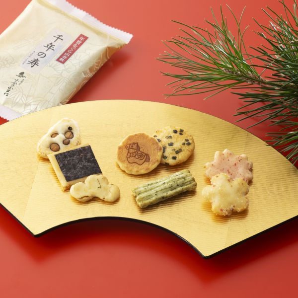 小倉山莊 新年限定 千年之壽 山春秋(愛食用袋14入/化妝箱8入/小禮盒12入/中禮盒16入/大禮盒24入) 小倉山莊, 千年之壽, 山春秋, 日本仙貝, 京都名產, 新年禮盒, 日本伴手禮, 節慶禮盒, 企業贈禮, 年節送禮, 日本餅乾, 吉祥禮盒, 京都點心, 限定禮盒