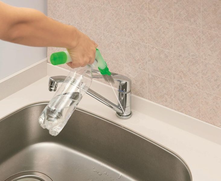 Cogit 噴射水壓清潔刷 Cogit, 清潔刷, 水壓清潔, 窗框清潔, 縫隙清潔, 寶特瓶清潔工具, 家事清潔, 日本家居用品, 細部刷具