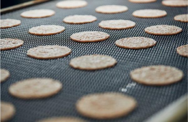 桂新堂 鯉魚旗蝦餅（6入/10入） 桂新堂,蝦餅禮盒,日本蝦煎餅,端午節禮盒,鯉魚旗餅乾,日本伴手禮,日式仙貝,節慶送禮,蝦味餅乾,日本零食禮盒