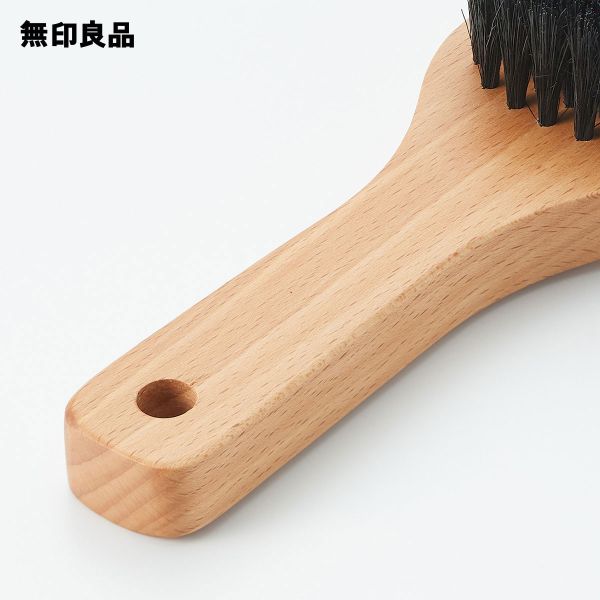 無印良品 山毛櫸木製服裝刷 無印良品, 服裝刷, 山毛櫸木, 豬鬃毛刷, 衣物保養, 大衣整理, 日系生活用品, 質感收納