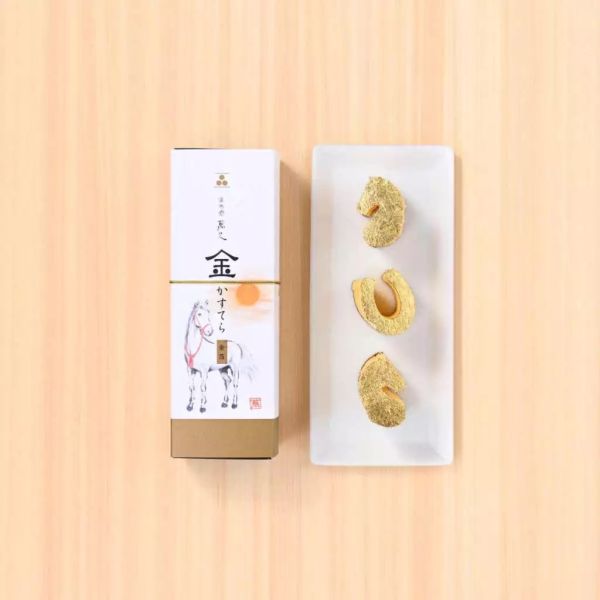 金澤萬久 馬年限定 金箔蜂蜜蛋糕(繪馬年輪蛋糕/干支金箔蜂蜜蛋糕/抹茶蜂蜜蛋糕) 金澤萬久, 馬年蛋糕, 干支甜點, 金箔蜂蜜蛋糕, 年輪蛋糕, 新年送禮, 日本甜點, 年節禮盒