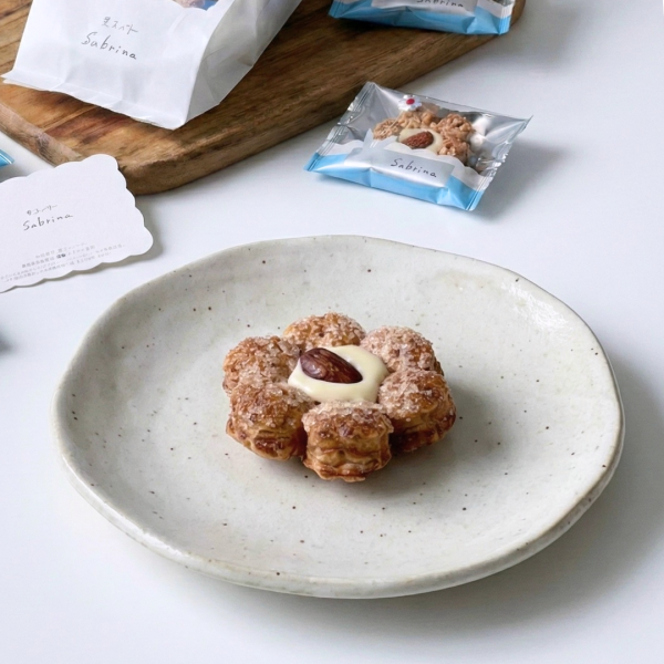 薰Sabrina 法國小旅行花型餅乾 禮盒 (6入/8入/12入) 菊廼舎,冨貴寄,日本和菓子,東京伴手禮,鐵盒餅乾,日本禮盒,馬年限定,富士山禮盒,新年禮盒,年節伴手禮,金平糖,日本名產