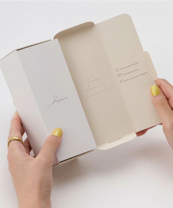 OSAJI 2025 HOLIDAY 淡香水 45ml (H01-あるいは未来/H02-瞬間移動/H03-光の届く場所) OSAJI,2025聖誕香氛,日本淡香水,限定香水,中性香,日系香氛,香水禮物,聖誕禮盒,日本香水,白花香氛,木質香氛,生活香氣