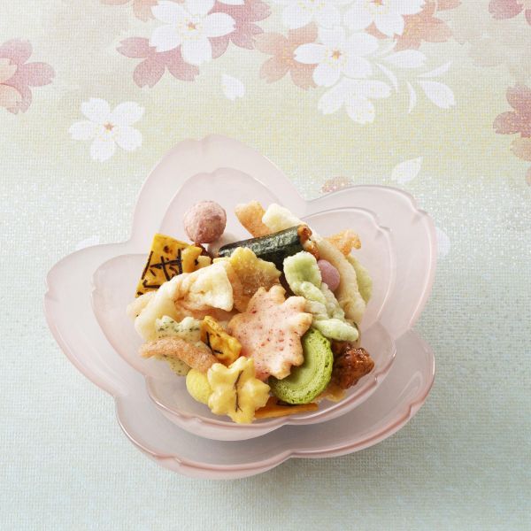 小倉山莊 春季限定 春櫻十色 綜合仙貝 95g 小倉山莊, 春櫻十色, 春季限定仙貝, 櫻花米菓, 京都米果, 日本鐵盒禮盒, 春日伴手禮