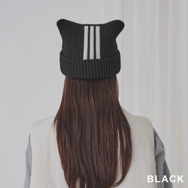 Adidas 貓耳針織帽(黑色/白色) adidas 貓耳帽,貓耳針織帽,日本毛帽,冬季保暖帽,可愛貓耳毛帽,男女通用毛線帽,交換禮物推薦,秋冬穿搭,運動風毛帽,針織保暖帽,聖誕禮物